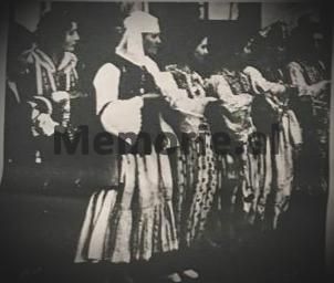 Prill 1938, kur Shqipëria e Mesme dhe ajo e Jugut, pritën me manifestime të mëdha, motrat e Mbretit Zog, Princeshat: Myzejen, Maxhide dhe Ruhije