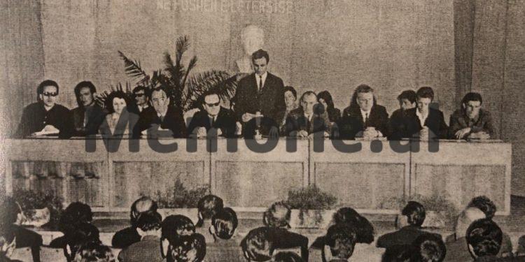 “Çdo çoban mund të blejë fare mirë një radio me bateri, po të dojë, se në treg ka, dhe jo të pritet që çdo gjë ta bëjë…”/ Fjala e panjohur e Enver Hoxhës në 23 shkurt ‘73