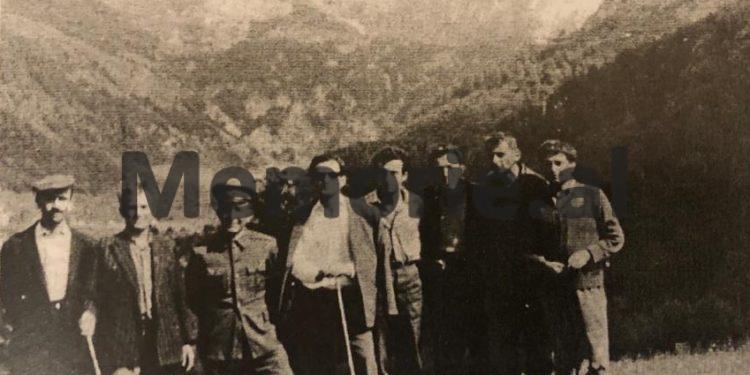 “Çdo çoban mund të blejë fare mirë një radio me bateri, po të dojë, se në treg ka, dhe jo të pritet që çdo gjë ta bëjë…”/ Fjala e panjohur e Enver Hoxhës në 23 shkurt ‘73