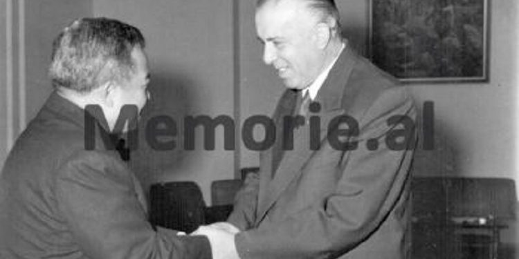 Unknown photos / ‘When Enver and Nexhmija marveled at the gifts that Prince Norodom Sihanuk brought them with the princess, Monica, after…”! Images with pompous reception