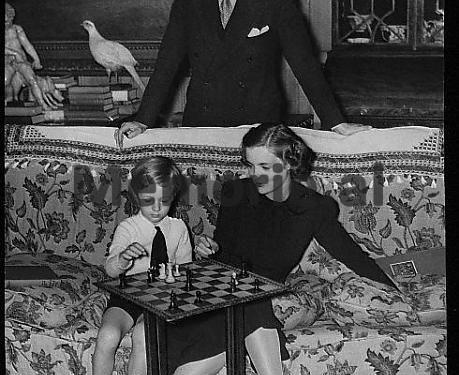 “Kam fillue pregaditjen e memoarëve, por më duhen shpjegime ma t’gjona e një autoriteti si ju…”/ Letrat e panjohura të Mbretit Zog në ’60-ën, me ish-kryeministrin e Shqipërisë