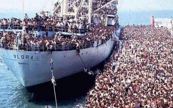 “Pantallona dhe xhaketa blu të konsumuara që vinin nga një ideologji dhe epokë tjetër, flaken në rrugicat e Brindizit….”/ Shkrimi i ‘New York Times’ më 9 mars ‘91