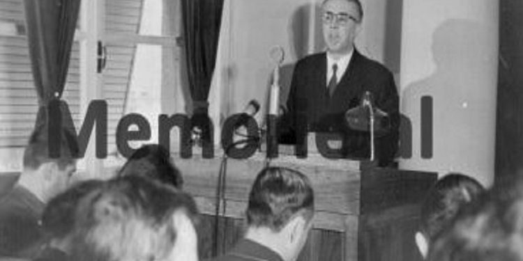 Unknown photos / “When Enver gave the military the ‘big news’ for the abolition of the rank system in the Albanian Army and the Ministry of Interior…” / Meeting of ’66