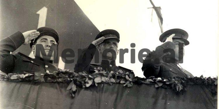 “Jugosllavët na bënë presion dhe Koçi Xoxe jo vetëm s’duhej rehabilituar, por po të qe gjallë, duhej varur, pasi….”/ Raporti sekret i Enver Hoxhës në ’57-ën