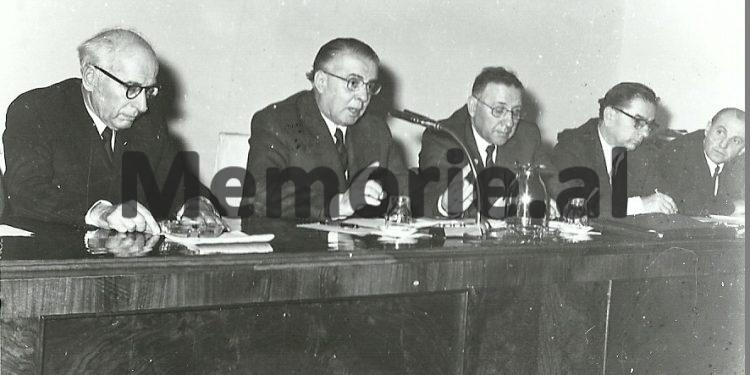 “Ty Fadil, të kanë kritikuar edhe shoku Hysni e Ramiz, por ti je fodull dhe ke thënë se në Komitetin Qëndror…”/ Takimi i panjohur i Enverit dhe Kapos me Paçramin në 30 mars ‘73