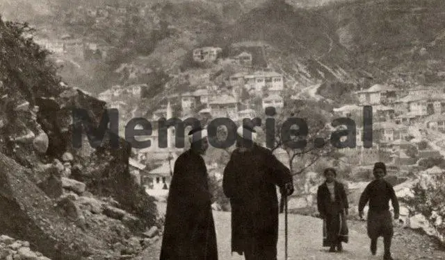 “Nga Fejziu, ministri Zogut që u pushkatua me ‘Gjyqin Special’, te i biri, Rizai, i diplomuar në Oksford, që e varën në litar në Kuçovë dhe…”/ Historia tragjike e sagës Alizoti