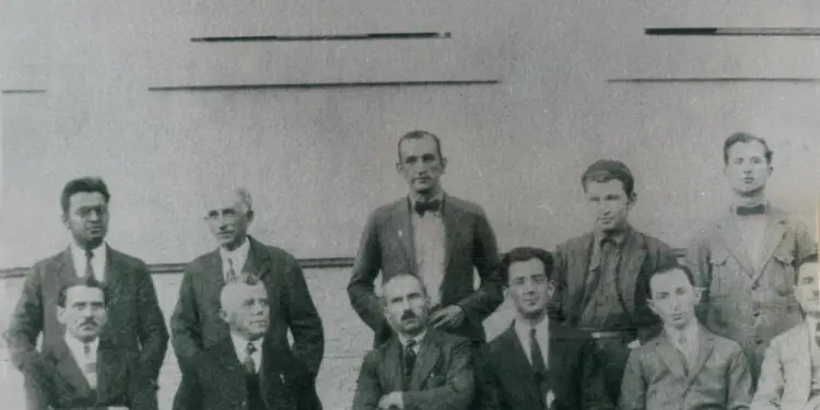 “Kur ishte në Akademinë e Modenas, hartoi dhe shtypi hartën e Shqipërisë Etnike, që e shpërndau në…”/ Historia e panjohur e oficerit nacionalist që punoi roje nate