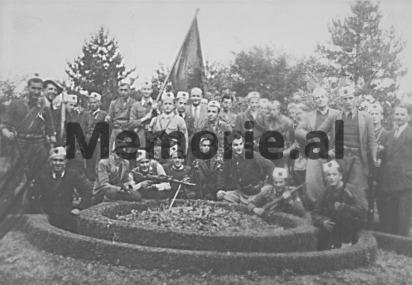 Prill 1938, kur Shqipëria e Mesme dhe ajo e Jugut, pritën me manifestime të mëdha, motrat e Mbretit Zog, Princeshat: Myzejen, Maxhide dhe Ruhije