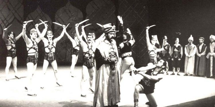 Letra për Ramiz Alinë: “Dekori i operas ‘Traviata’ ishte tepër ekstravagant. Aktorët që interpretuan ishin veshur me dekolte…”/ Mbledhja e Operas dhe Baletit e 18 marsit ‘73