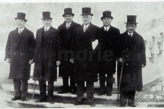 “Ministri i Ekonomisë ka bërë favore dhe selektivitet në mes firmave tregtare në dogana…”/ Kur Parlamenti i Zogut bënte interpelanca dhe ziente nga debatet e deputetëve