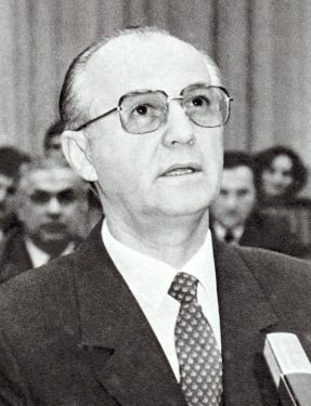 Letra për Ramizin: “Si janë mbledhur në Tiranë familja e Arshi Pipës dhe lidhjet e tyre me fisin Dani, Boletini, Bekteshi, Bushati, Ulqinaku, etj.…”?!/ Denoncimi nga veterani i Luftës