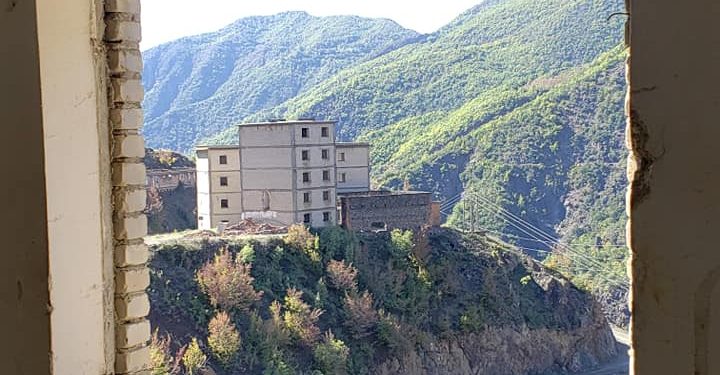 “Pasi u përjashtua nga shkolla ushtarake në Bashkimin Sovjetik, u kthye në atdhe ku u dënua katër herë…”/ Historia tragjike e njeriut që vuajti nga ‘hija’e vëllait…!