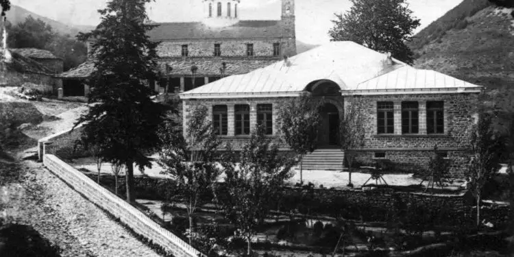 “Dardha, qëndron në radhën e parë të vendeve t’ona klimaterike dhe si shoqëri e zhvilluar, pasi…”/ Kur shtypi i Monarkisë së Zogut, promovonte turizmin