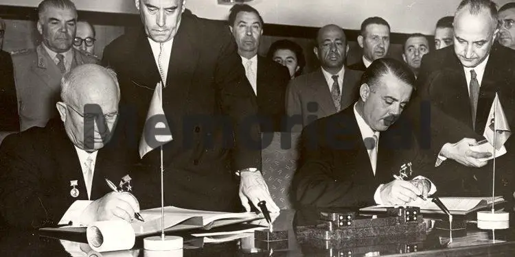 “Marshali Greçko, gjeti si preteks për ‘Bazën e Vlorës’, incidentin e policit tonë në lumin e Izovrit me tre gratë sovjetike, i cili u’a …”/ Fjala e panjohur e Enverit më 30 maj të 1960-ës