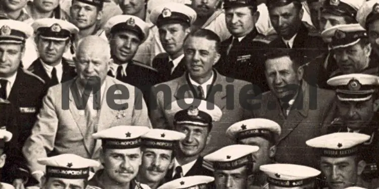 “Marshali Greçko, gjeti si preteks për ‘Bazën e Vlorës’, incidentin e policit tonë në lumin e Izovrit me tre gratë sovjetike, i cili u’a …”/ Fjala e panjohur e Enverit më 30 maj të 1960-ës