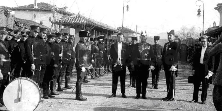 “Në mesnatën e 7 prillit ’39, Mbreti Zog shkoi në zyrën e Prefektit të Elbasanit, ku vajti dhe Shefqet Vërlaci….”/ Dëshmia e rrallë e ish-kolonelit, zv/ministër i Brendshëm i Koci Xoxes