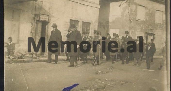 “Në mesnatën e 7 prillit ’39, Mbreti Zog shkoi në zyrën e Prefektit të Elbasanit, ku vajti dhe Shefqet Vërlaci….”/ Dëshmia e rrallë e ish-kolonelit, zv/ministër i Brendshëm i Koci Xoxes