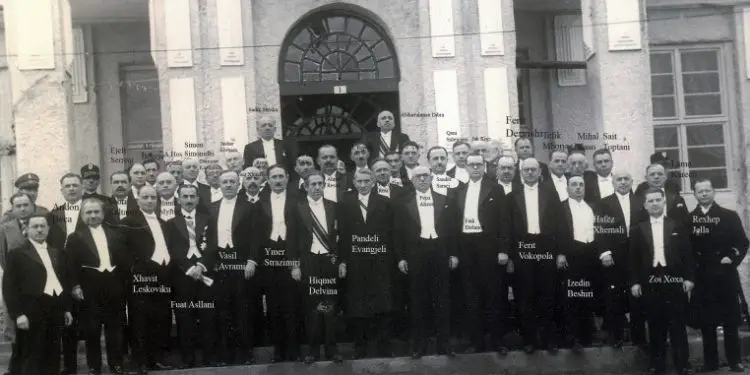 Fotot e rralla të deputetëve shqiptarë, që nga parlamenti i parë i 1921-it, te ai i fundit i Monarkisë së Zogut, në prillin e 1939-ës