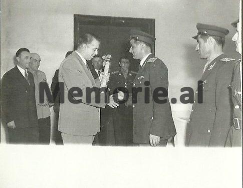 Letra për Enverin: “Në pikën kufitare Zogaj, edhe pse pesë herë u ndez prozhektori, dy armiq nuk u zbuluan dhe të asgjesoheshin…”/ Raporti sekret i Feçor Shehut në 1980-ën