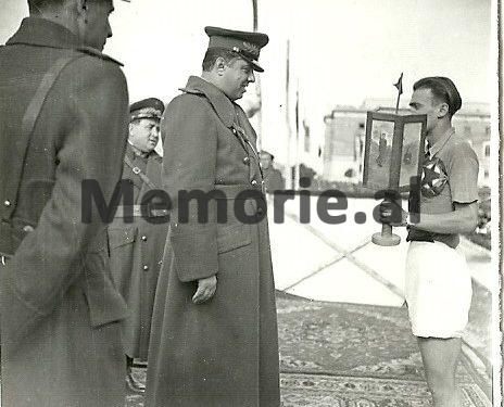 April 6, 1946 / “When the Prime Minister Enver Hoxha and the Minister of Interior, Koci Xoxe, ‘blessed’ the captain of the football team” Partizani “, after the ‘reds’ had changed their name…” / Unknown photos
