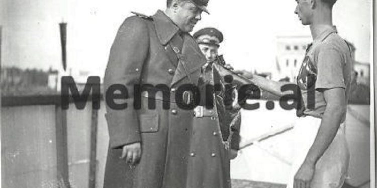 6 prill 1946 / “Enver Hoxha dhe ministri i Brendshëm, Koçi Xoxe, ‘bekonin’ kapitenin e ekipit të futbollit “Partizani”, pasi ‘të kuqtë’ kishin ndërruar emrin…”/ Fotot e panjohura