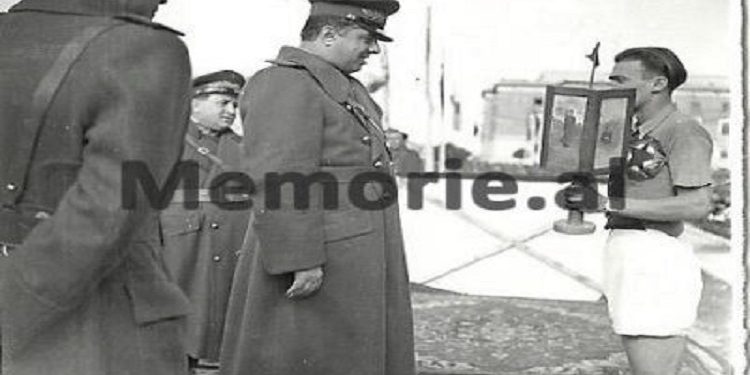 6 prill 1946 / “Enver Hoxha dhe ministri i Brendshëm, Koçi Xoxe, ‘bekonin’ kapitenin e ekipit të futbollit “Partizani”, pasi ‘të kuqtë’ kishin ndërruar emrin…”/ Fotot e panjohura