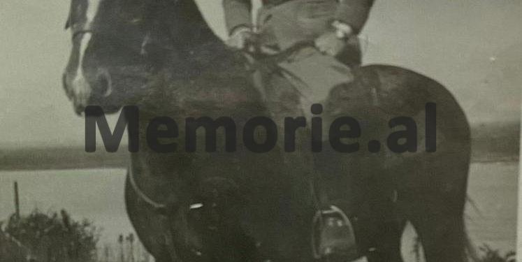 Akil Sakiqi, oficeri i Monarkisë së Zogut që luftoi më 7 prill ’39 dhe u ekzekutua me urdhër të ish-shokut të klasës, Enver Hoxhës, në nëntorin e ’44-ës