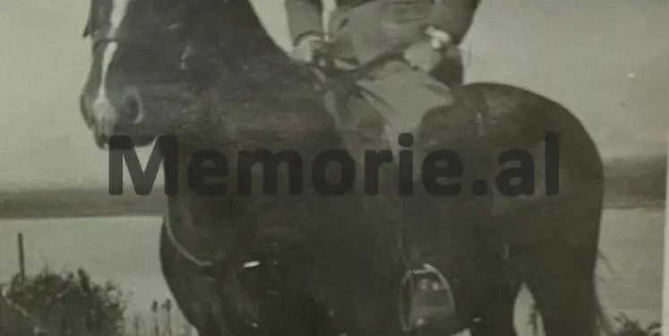 Akil Sakiqi, oficeri i Monarkisë së Zogut që luftoi më 7 prill ’39 dhe u ekzekutua me urdhër të ish-shokut të klasës, Enver Hoxhës, në nëntorin e ’44-ës