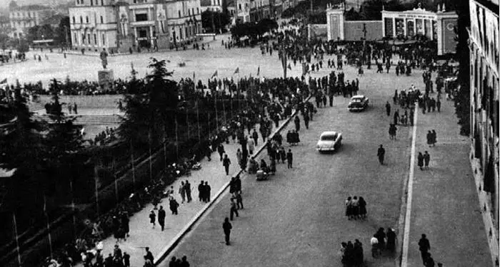 “Kur punonjësit sigurojnë ndonjë fitore në zgjedhjet, borgjezia reaksionare, e mbështetur nga qarqet ushtarake, i likuidon rezultatet e votimeve…”/ Fjala e Enver Hoxhës para zgjedhësve më 30 maj 1962