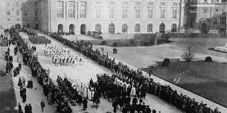 “Prill 1917, kur paria e Shqipërisë dhe politikanët e saj shkuan në Vjenë për homazhe te Perandori Franc Jozef…”/ Nga Ahmet bej Zogolli, te Hasan Prishtina që mbajti fjalën përshëndetëse