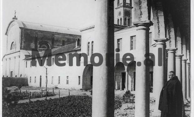 “Në vitin 1975, e parandjeva arrestimin dhe groposa në kopsht pranë shtëpisë të gjitha dokument fetare, por Sigurimi…”/ Dëshmia e rrallë e Ipeshkvit Zef Simoni