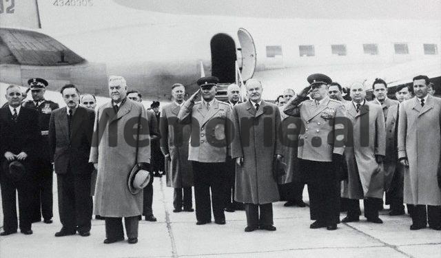 “Këtë lloj ndihme ne nuk e duam, se populli shqiptar dhe Partia e tij, janë nga ata që rrojnë edhe me një kothere bukë… / Fjala e panjohur e Enverit më 30 maj të 1960-ës