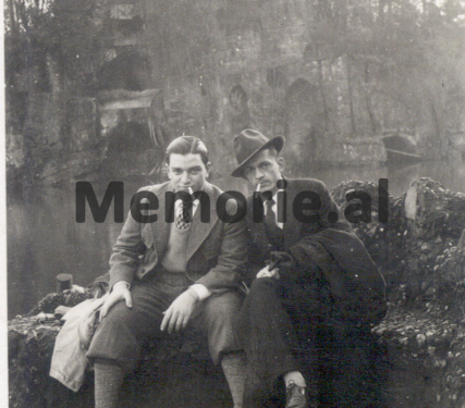 “Mugosha më emëroi në ‘agjit-prop’ dhe në shtatorin e 1944-ës, unë isha në Greqi për t’u lidhur me Partinë Komuniste Greke…”/ Zbulohet autobiografia e ish-ambasadorit shqiptar në Paris, që vuajti 10 vite në Burrel