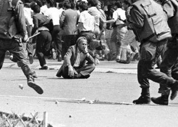 Në Kosovë kanë ardhur forca të mëdha të milicisë serbe, është ndaluar qarkullimi dhe filluan llogjet e lakenjve titistë, që nga Fadil Hoxha, Xhavit Nimani…”/ Ditari i panjohur i Enverit për ngjarjet e ’81-it