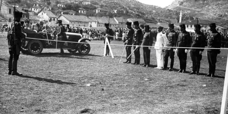 “Në 6 prill ‘39, Mbreti Zog më thirri në shtëpinë e Princ Xhelalit dhe më tha të shkoja në Durrës te gjeneral Guzzoni, e t’i thoja…”/ Dëshmia e rrallë e ish-kolonelit që vuajti 30 vjet në Burrel