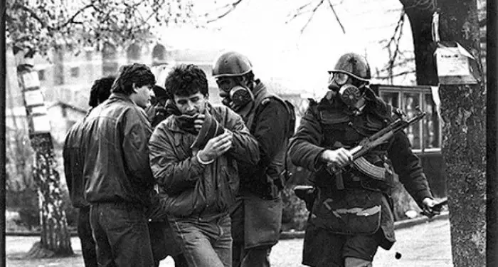 Në Kosovë kanë ardhur forca të mëdha të milicisë serbe, është ndaluar qarkullimi dhe filluan llogjet e lakenjve titistë, që nga Fadil Hoxha, Xhavit Nimani…”/ Ditari i panjohur i Enverit për ngjarjet e ’81-it