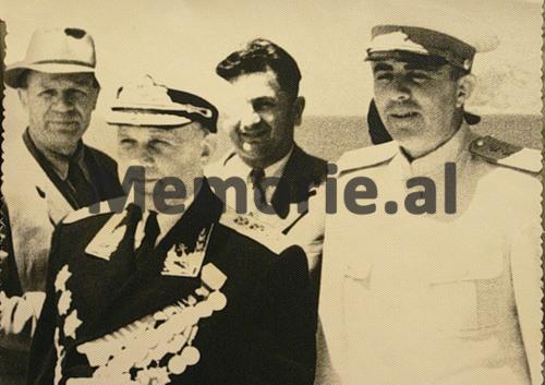 “Sovjetikët u larguan me nëndetëset e tyre që nuk i kishin dorëzuar, mirëpo na lanë këtu rreth 150 marinarë të tyre…”/ Fjala e panjohur e Enverit më 30 maj të 1960-ës