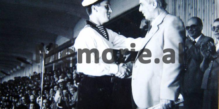 “Sovjetikët u larguan me nëndetëset e tyre që nuk i kishin dorëzuar, mirëpo na lanë këtu rreth 150 marinarë të tyre…”/ Fjala e panjohur e Enverit më 30 maj të 1960-ës