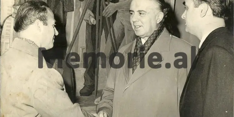 “Si e mbajta të fshehur bustin e Mehmet Shehut në studion time, pas profecisë së Guri Madhit, i cili më tha…”/ Dëshmia e të diplomuar me ‘Medalje Ari’ në Leningrad