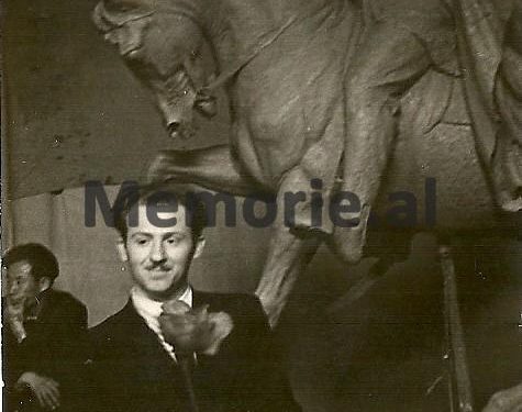 “Si e mbajta të fshehur bustin e Mehmet Shehut në studion time, pas profecisë së Guri Madhit, i cili më tha…”/ Dëshmia e të diplomuar me ‘Medalje Ari’ në Leningrad