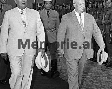 “Atasheu ynë tregtar në Pragë, i ngatërruar me gra çeke dhe i rënë në rrjetën e Sigurimit çekosllovak, u zhduk nga banesa e tij…”/ Ditari politik sekret i Enverit, maj ‘61