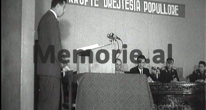 “Bandat terroriste të Hysni Kapos, Spiro Kolekës e Manush Myftiut, me njësitet guerile, vranë me atentate 257 vlonjatë …”/ Libri i Aranit Hoxhës “Gjëmat e komunizmit në trevën e Vlorës”