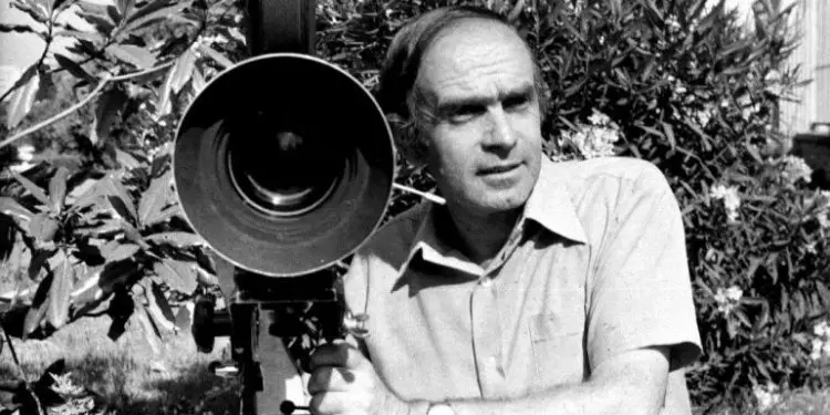 Ramiz Alia: “Përse ju vazhdoni të prodhoni ende filma bardh e zi, tani as në televizor nuk i shoh dot…”?!/ Debati në Komitetin Qendror me drejtuesit e Kinostudios në ‘90-ën
