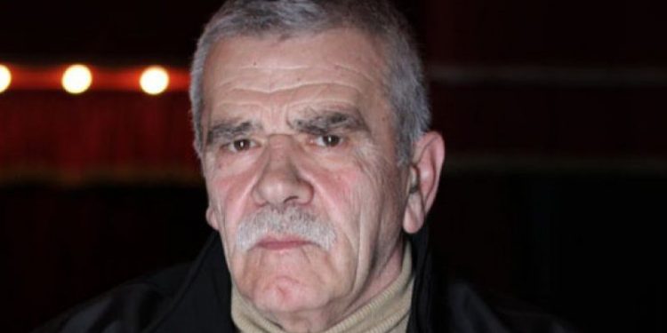 Pirro Kondi: “Në shpërblimin që marrin, mezi dallohet artisti i talentuar, siç është Robert Ndrenika, nga ai që…”/ Debatet për kinematografinë në Komitetin Qendror në ’90-ën