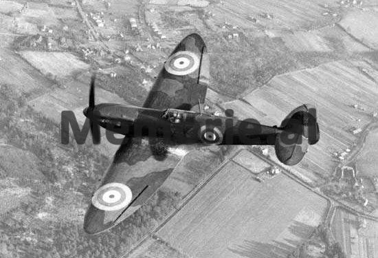 “Aeroplanët anglez kanë mitralue dy makina ku kan mbet të vram dhe të plagosun edhe disa rom, që gjermanët i kan marrë me mjekue e operue në spitalin e tyne në…”/ Dokumentet e panjohura