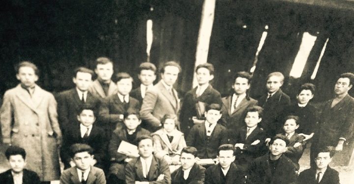 “Edhe pse babai kishte qenë shok klase në Liceun e Korçës dhe flinin në një dhomë te teto Polikseni, e më pas në Montpelje, ai e dënoi me vdekje…”/ Historia tragjike e profesorit nga Vunoi