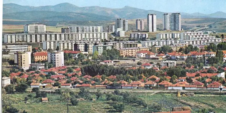 Ditari politik i Enverit: “Disa nga profesorët tanë që kanë mbajtur leksione në Universitetin e Prishtinës dhe një grup i Televizionit Shqiptar, të bëjnë …”/ Ngjarjet e Kosovës, maj ‘81