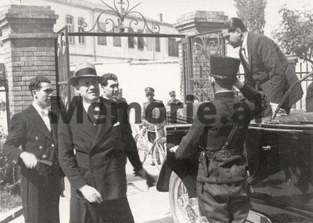 Gazeta ‘Tomorri’ e majit 1941: “Sovrani August shkon në parakalim te organizatat djaloshare të Partisë dhe vizitat…”/ Kur Mbreti Viktor Emanueli i III-të qëndroi një javë në Shqipëri