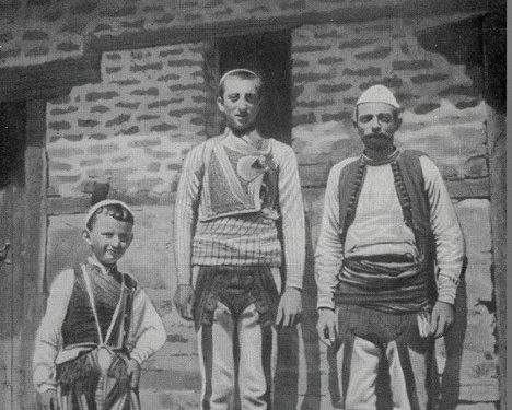 Islam Zeneli, djaloshi 15 vjeçar që u priu 100 burrave të Kastratit kundra serbëve në 1920-ën, mbeti në burg deri në 1989-ën, se s’pranoi “ofertën” e gjeneral Hilmi Seitit