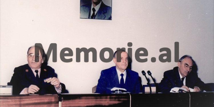 Ramiz Alia: “Përse ju vazhdoni të prodhoni ende filma bardh e zi, tani as në televizor nuk i shoh dot…”?!/ Debati në Komitetin Qendror me drejtuesit e Kinostudios në ‘90-ën